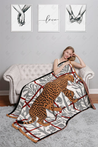 COMFYLUXE Cozy Elegance Throw Blanket