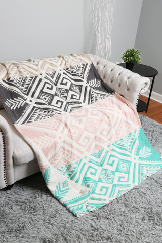 COMFYLUXE Cozy Elegance Throw Blanket