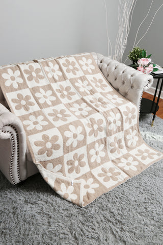 Daisy & Checkered Pattern Luxury Soft Throw Blanket