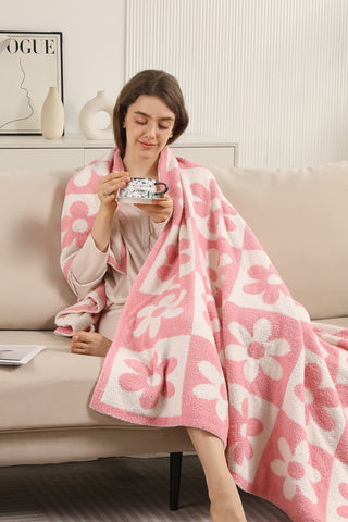 Daisy & Checkered Pattern Luxury Soft Throw Blanket