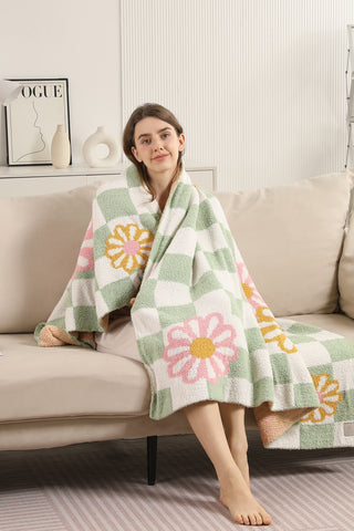 Daisy & Checkered Pattern Luxury Soft Throw Blanket
