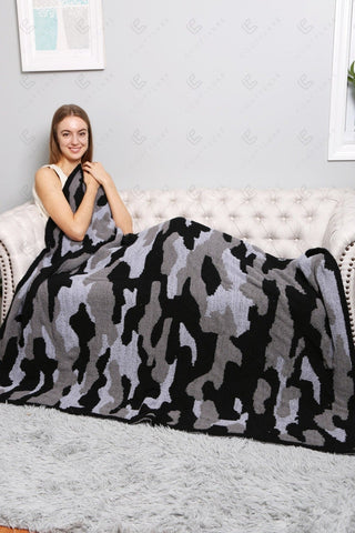 COMFYLUXE Cozy Elegance Throw Blanket