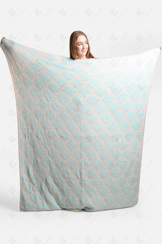 COMFYLUXE Cozy Elegance Throw Blanket