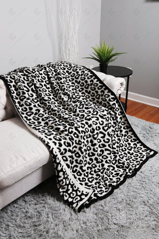 COMFYLUXE Cozy Elegance Throw Blanket