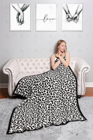 COMFYLUXE Plush Luxury Throw Blanket