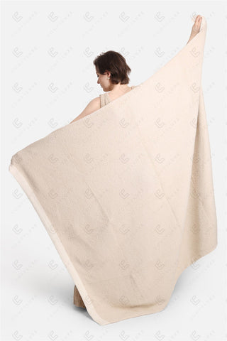 COMFYLUXE Cozy Elegance Throw Blanket W/ Colored Edges