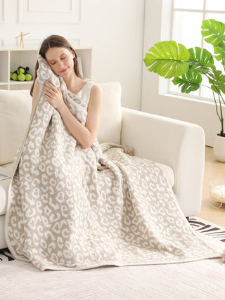 Leopard Pattern Luxury Soft Throw Blanket w/ Tassels