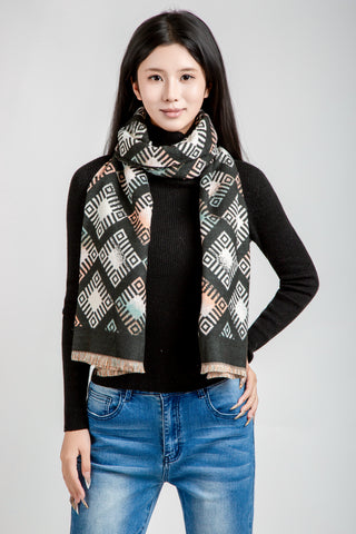 Geometric Pattern Oblong Scarf W/ Trim